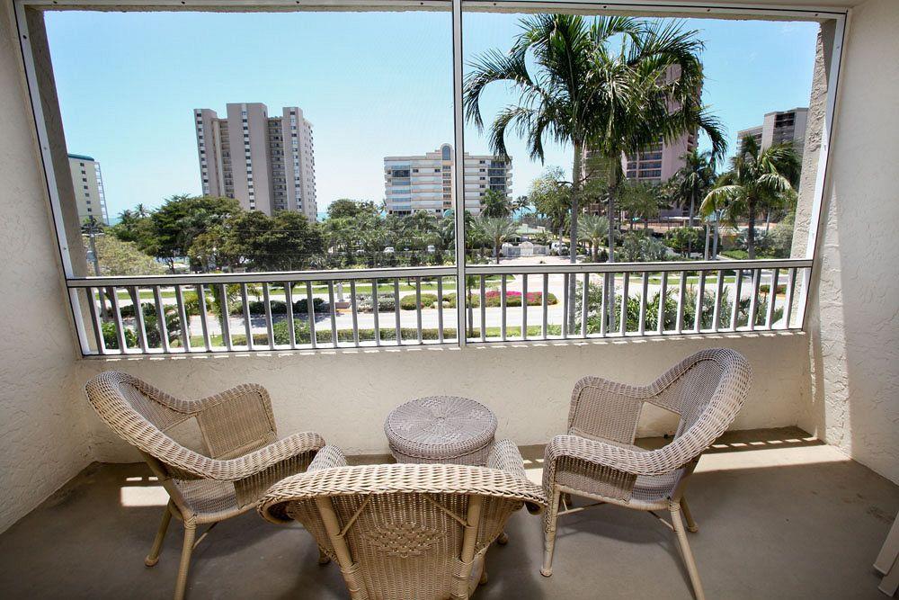 Marco Beach Vacation Suites Caxambas Ngoại thất bức ảnh